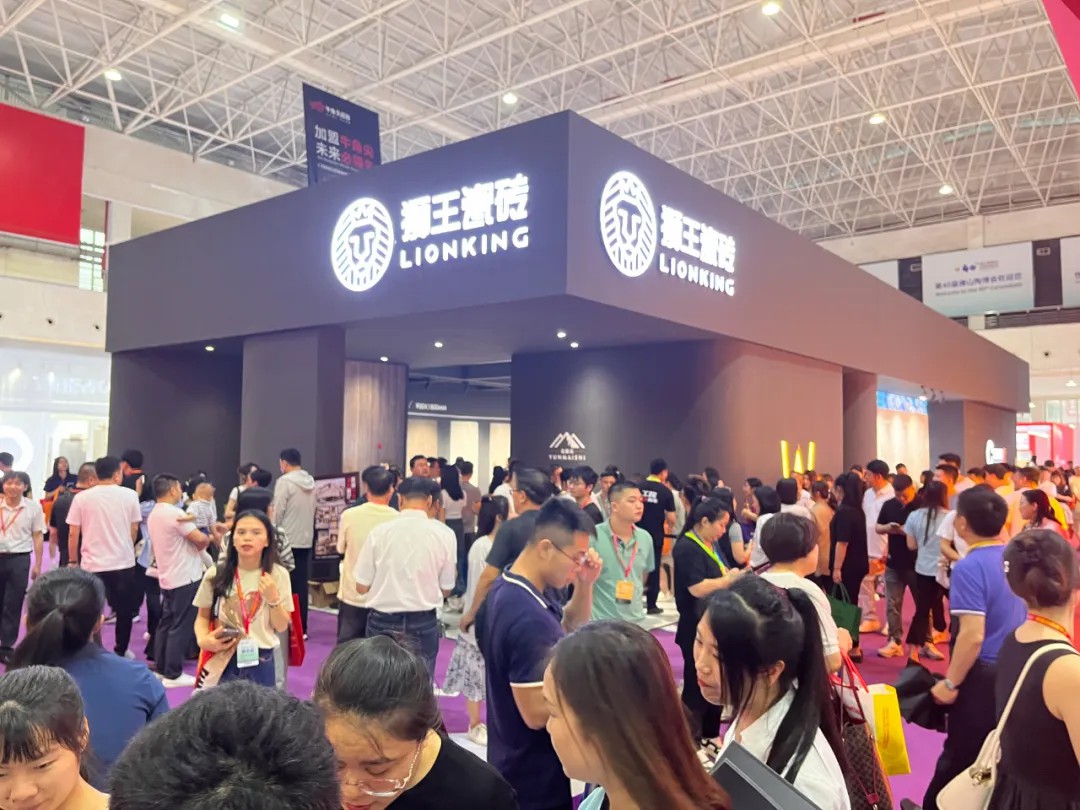 圆满落幕 | 大菠萝视频瓷砖震撼亮相佛山陶博会，实力出圈，再创品牌人气新高峰！