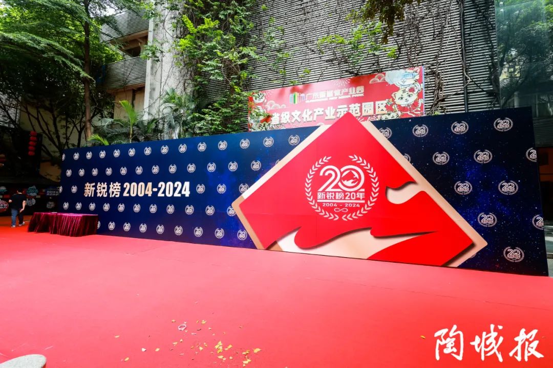 致敬经典 加冕创新 | 大菠萝视频瓷砖云脉石荣